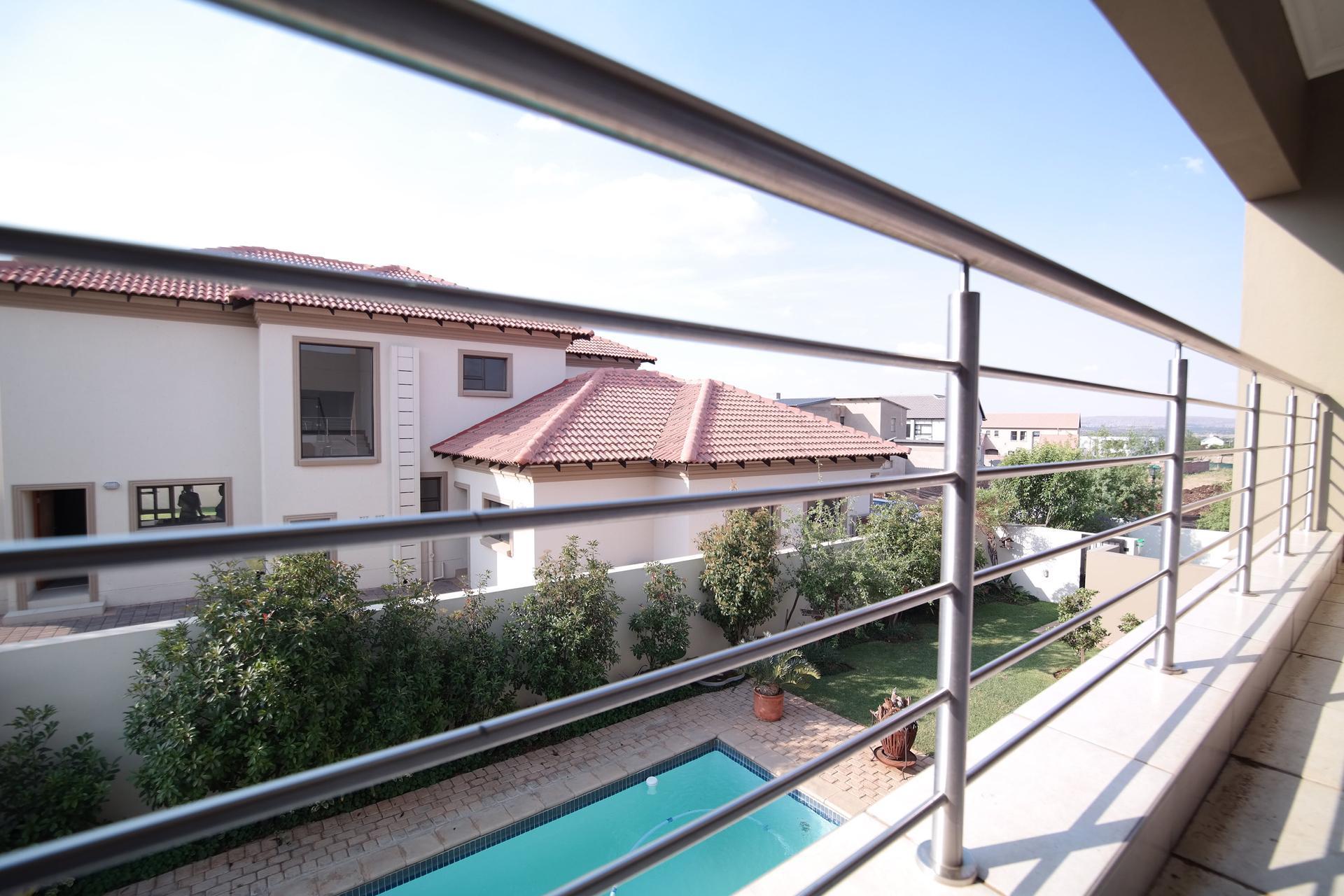 Spaces - 72 square meters of property in Silverwoods Country Estate