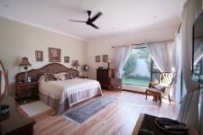 Main Bedroom - 35 square meters of property in Silverwoods Country Estate