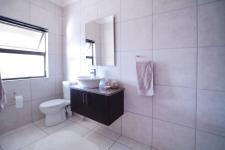 Bathroom 2 - 7 square meters of property in Silverwoods Country Estate