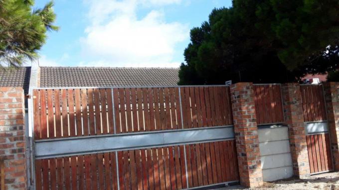 Standard Bank SIE Sale In Execution 3 Bedroom House for Sale in Mitchells Plain - MR119795
