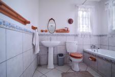 Bathroom 1 - 9 square meters of property in Silver Lakes Golf Estate