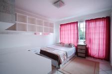Bed Room 1 - 13 square meters of property in Silver Lakes Golf Estate
