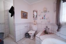 Bathroom 2 - 6 square meters of property in Silver Lakes Golf Estate