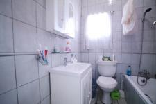 Bathroom 3+ - 29 square meters of property in Silver Lakes Golf Estate