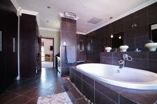 Main Bathroom - 29 square meters of property in Silver Stream Estate