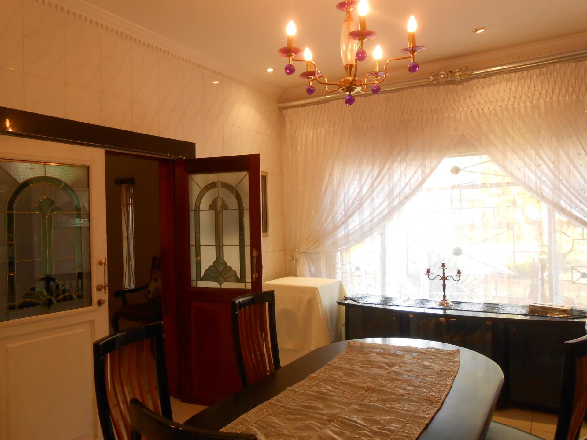 Dining Room - 24 square meters of property in Lenasia