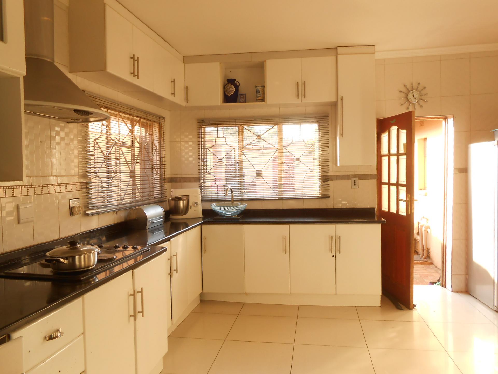 Kitchen - 38 square meters of property in Lenasia