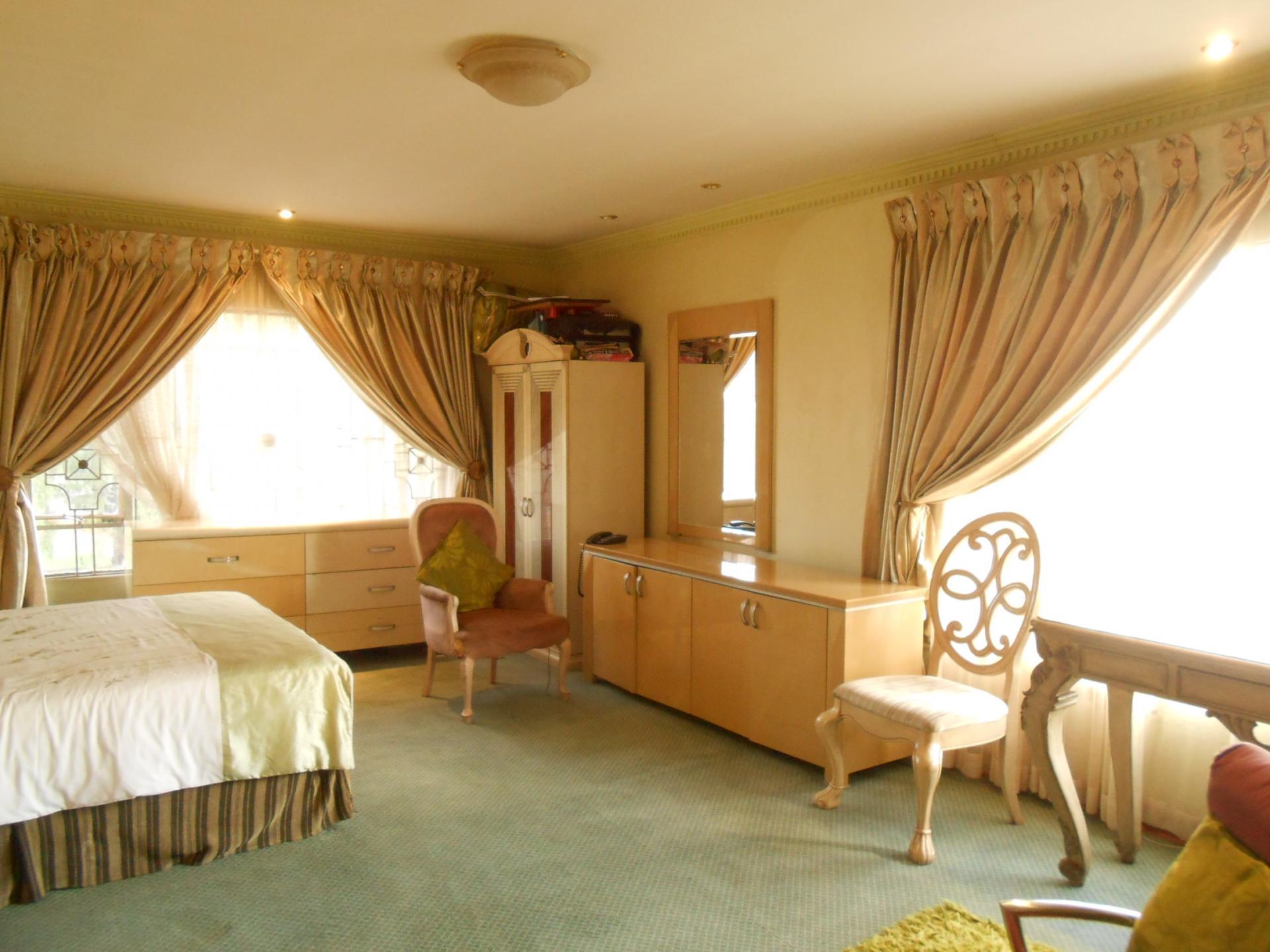 Bed Room 3 - 65 square meters of property in Lenasia