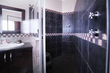 Bathroom 1 - 3 square meters of property in Six Fountains Estate