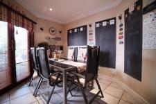 Dining Room - 23 square meters of property in Woodhill Golf Estate