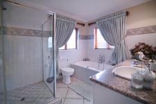 Bathroom 1 - 10 square meters of property in Woodhill Golf Estate