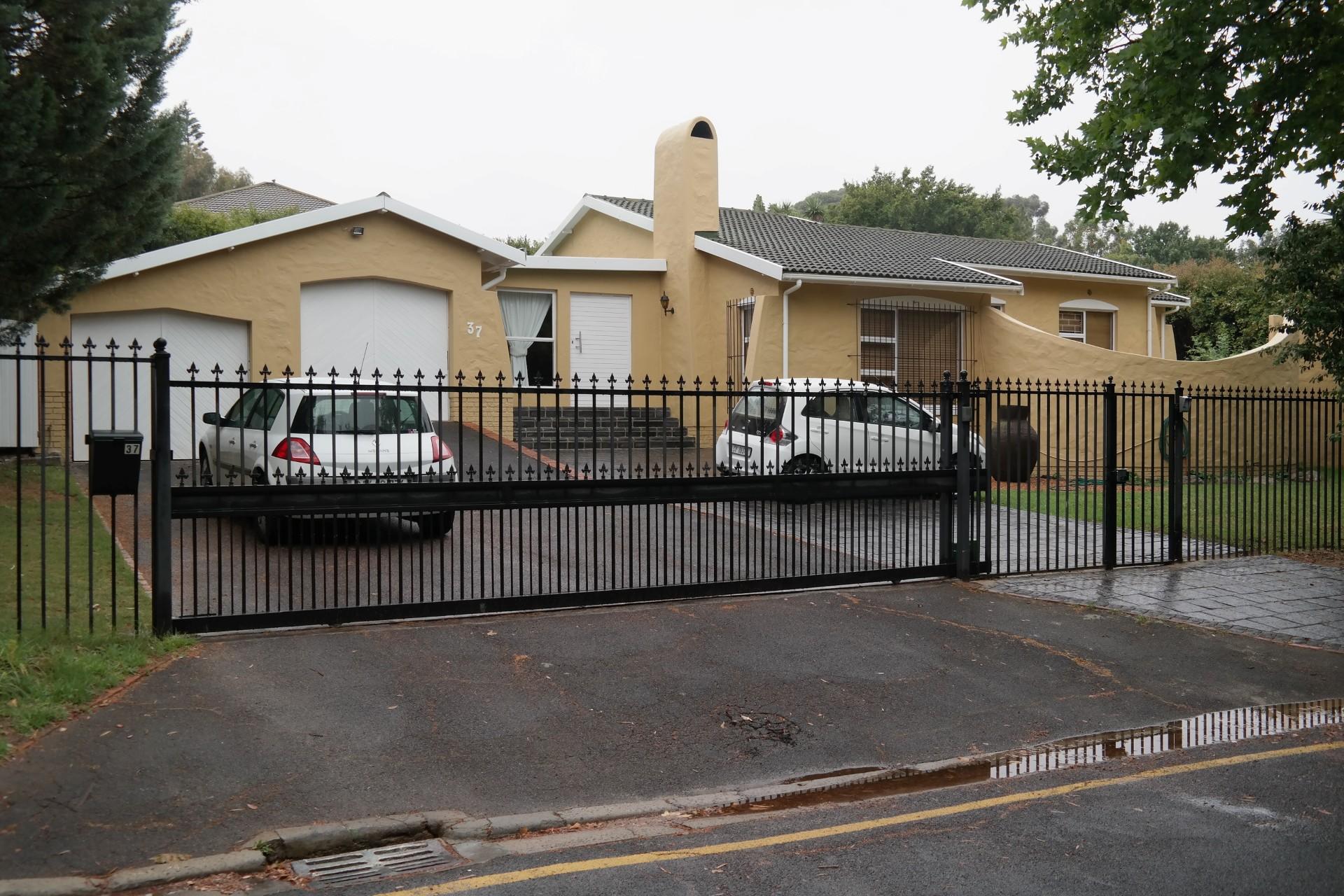 Front View of property in Durbanville Hills