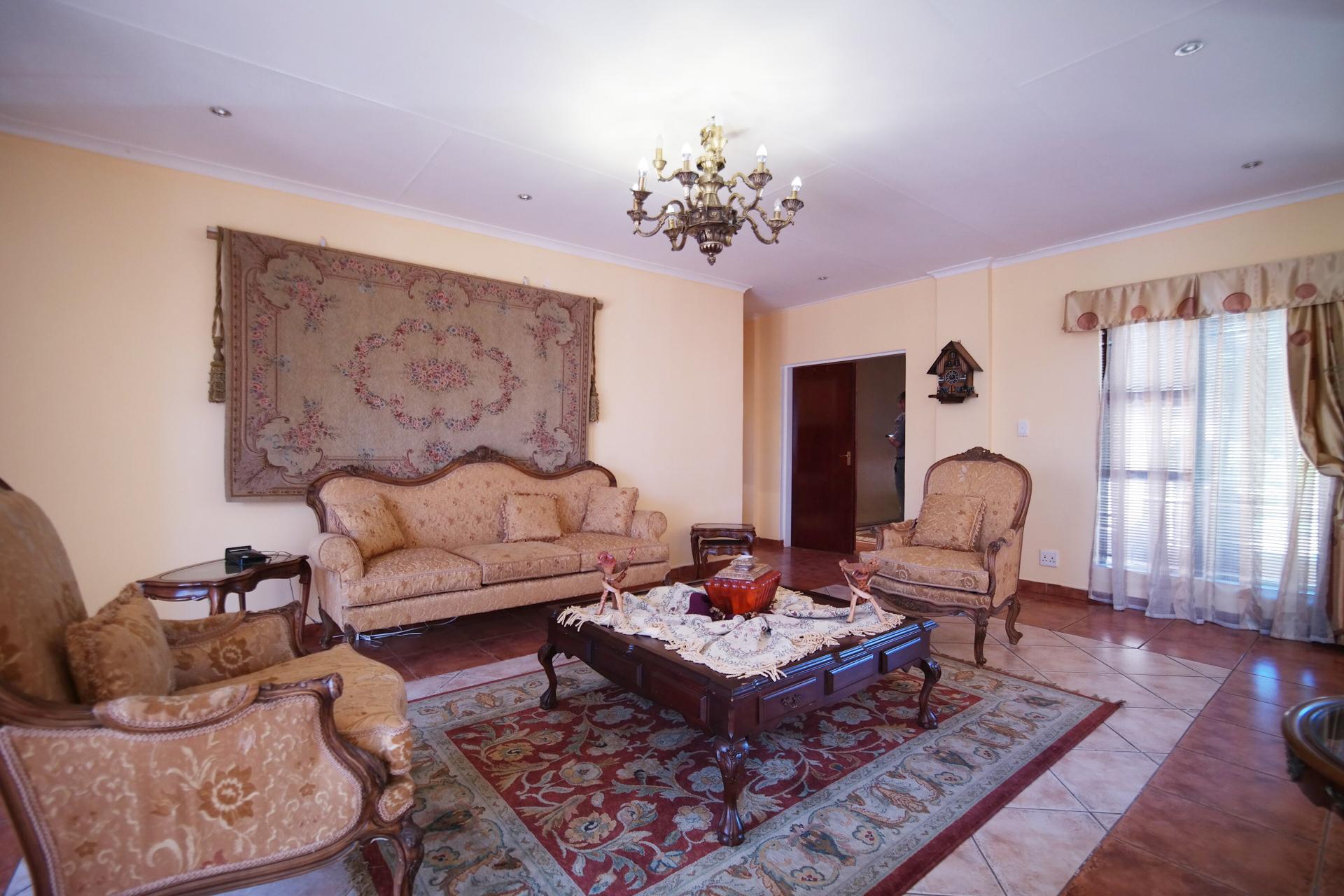 Lounges - 35 square meters of property in Woodhill Golf Estate