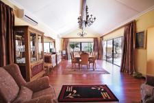 Dining Room - 47 square meters of property in Woodhill Golf Estate