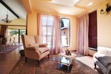 Lounges - 35 square meters of property in Woodhill Golf Estate