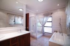 Main Bathroom - 10 square meters of property in Woodhill Golf Estate