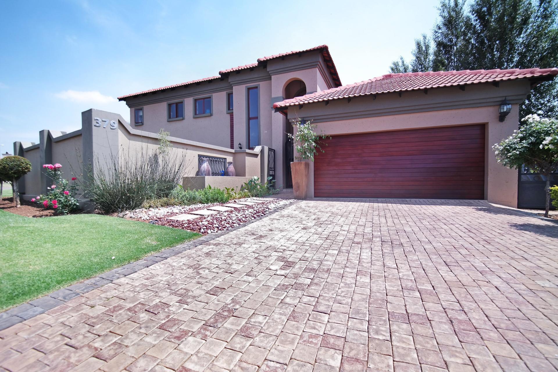 Front View of property in Willow Acres Estate