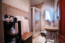 Bathroom 1 - 5 square meters of property in Willow Acres Estate