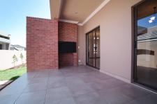 Patio - 32 square meters of property in Silverwoods Country Estate