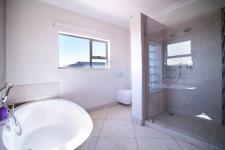 Bathroom 1 - 5 square meters of property in Silverwoods Country Estate