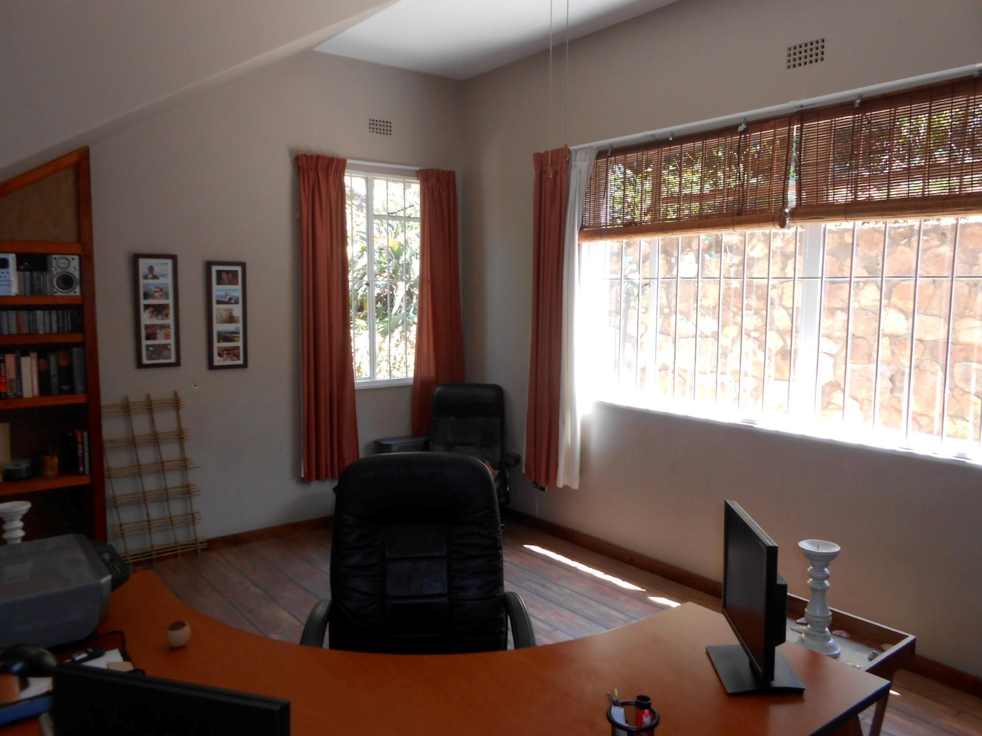 Bed Room 2 - 30 square meters of property in Cyrildene