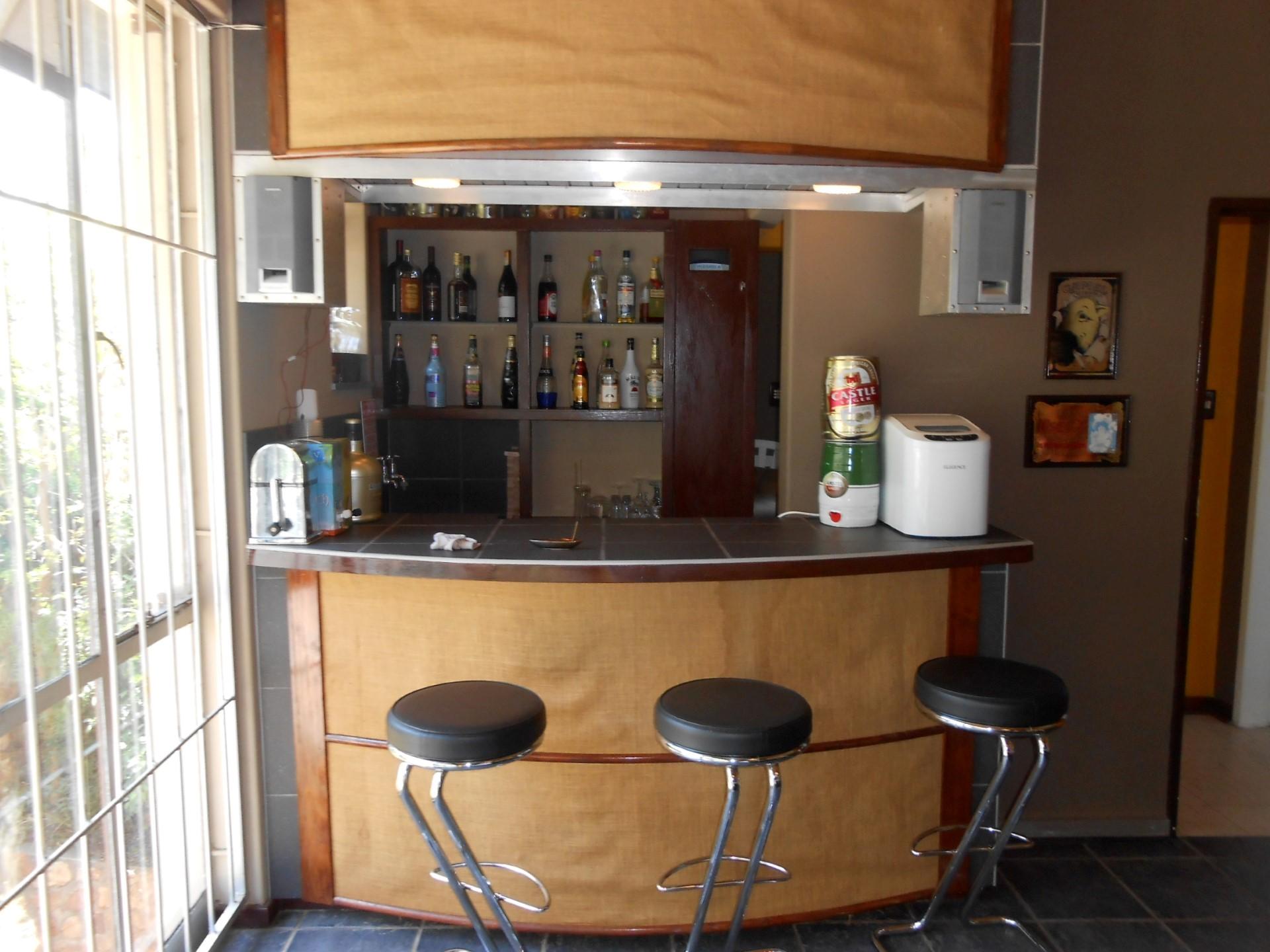 Entertainment - 38 square meters of property in Cyrildene