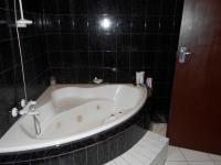 Bathroom 2 - 9 square meters of property in Cyrildene