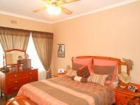 Main Bedroom - 15 square meters of property in Krugersdorp