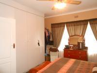 Main Bedroom - 15 square meters of property in Krugersdorp
