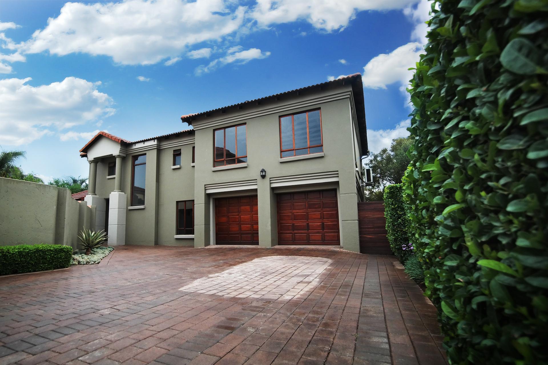 Front View of property in Silver Lakes Golf Estate