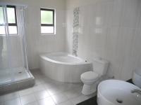 Main Bathroom - 7 square meters of property in Meer En See