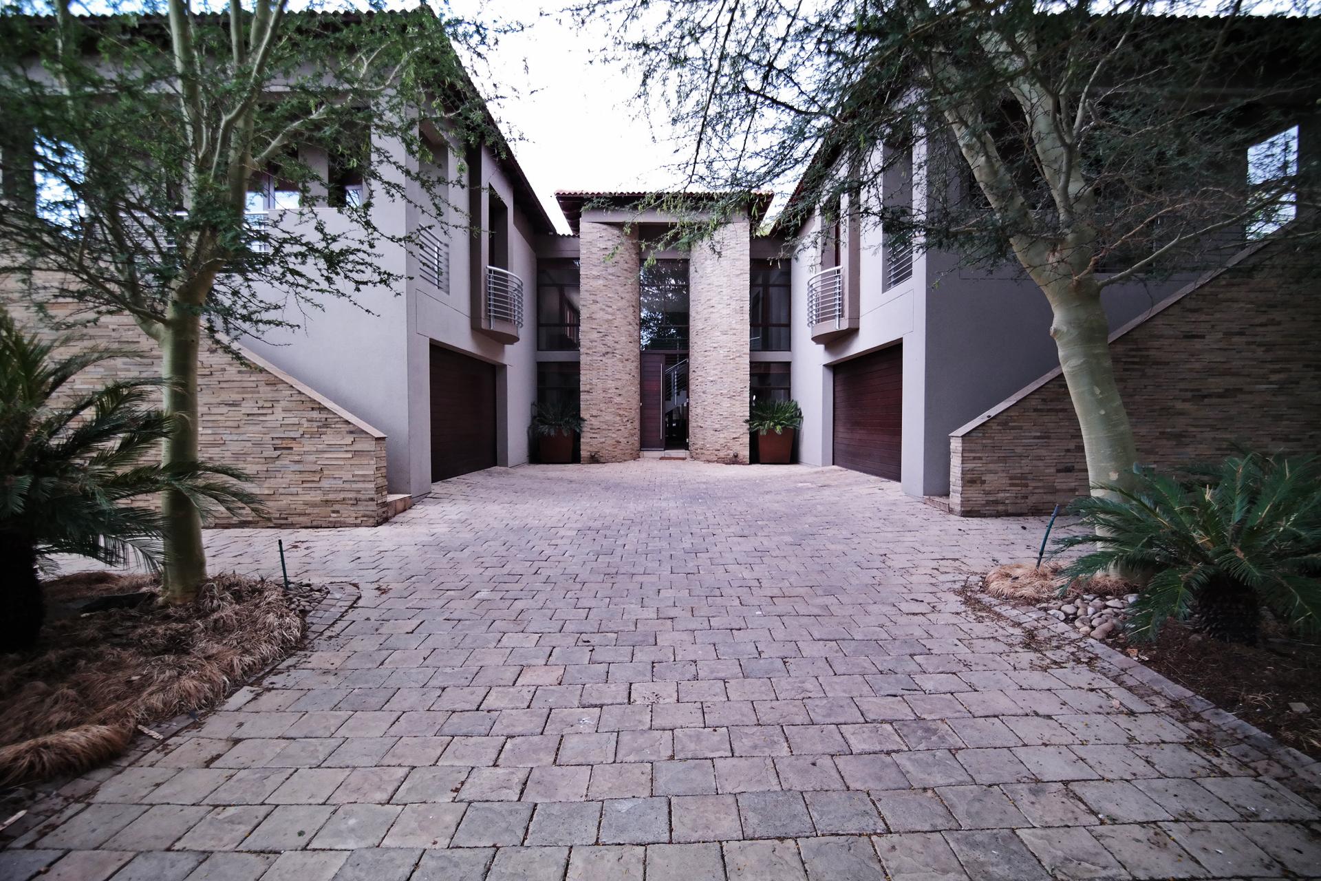 Front View of property in Silver Lakes Golf Estate