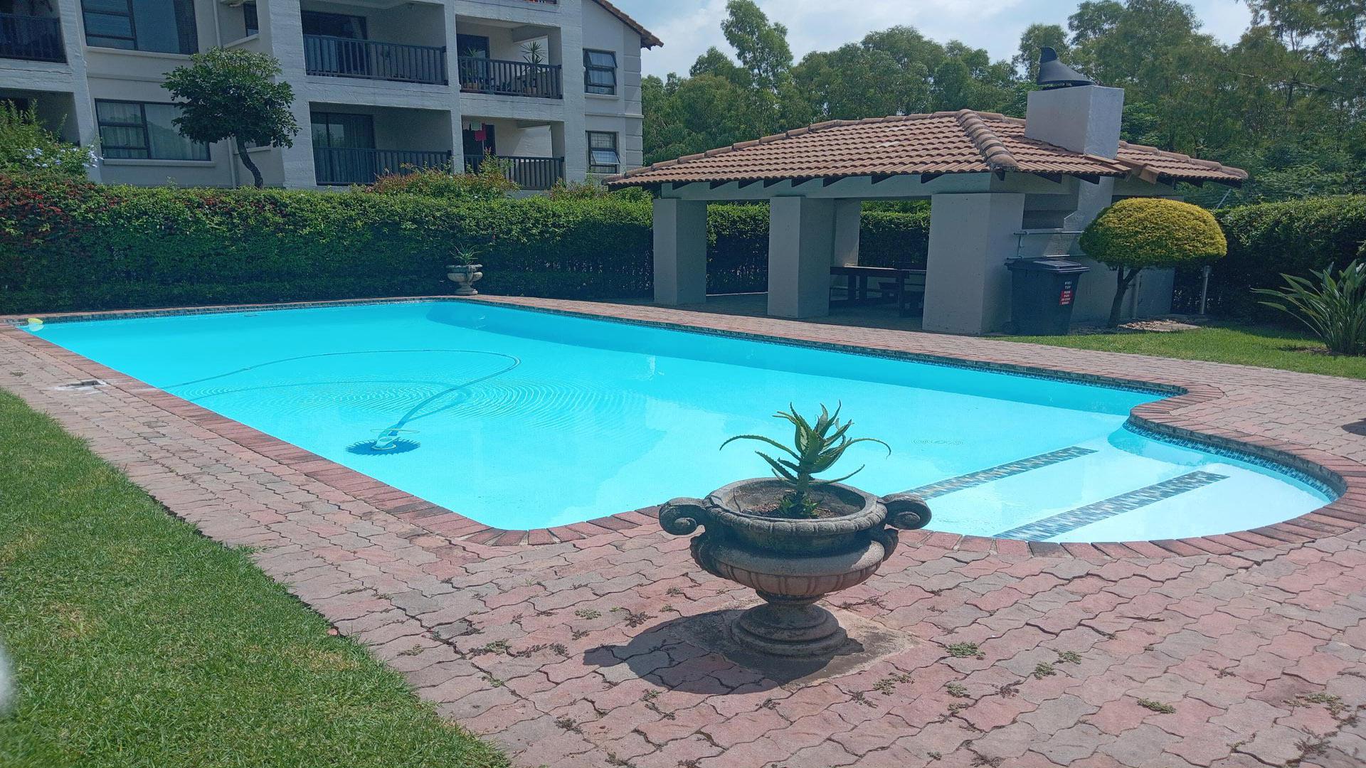 Swimming Pool of property in Sunninghill