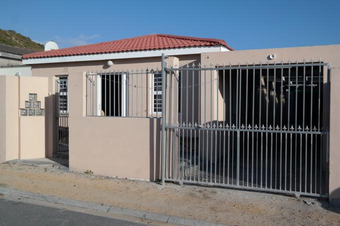 3 Bedroom House for Sale For Sale in Mitchells Plain - Private Sale - MR120351