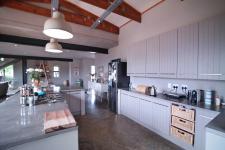 Kitchen - 39 square meters of property in The Meadows Estate