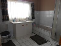 Main Bathroom - 10 square meters of property in Vereeniging