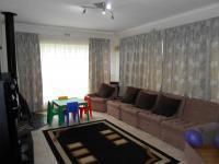 Lounges - 22 square meters of property in Benoni