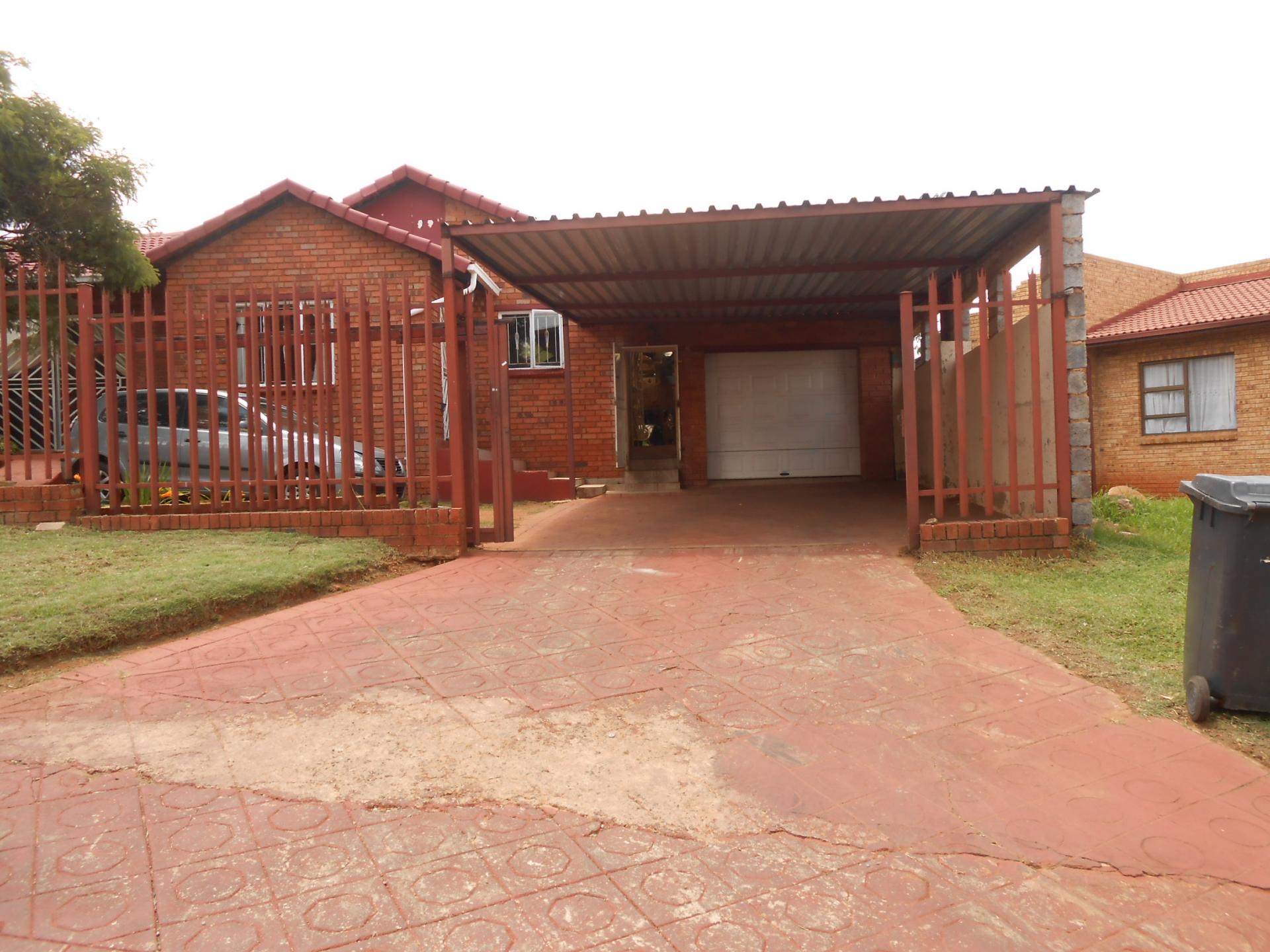 Front View of property in Naturena