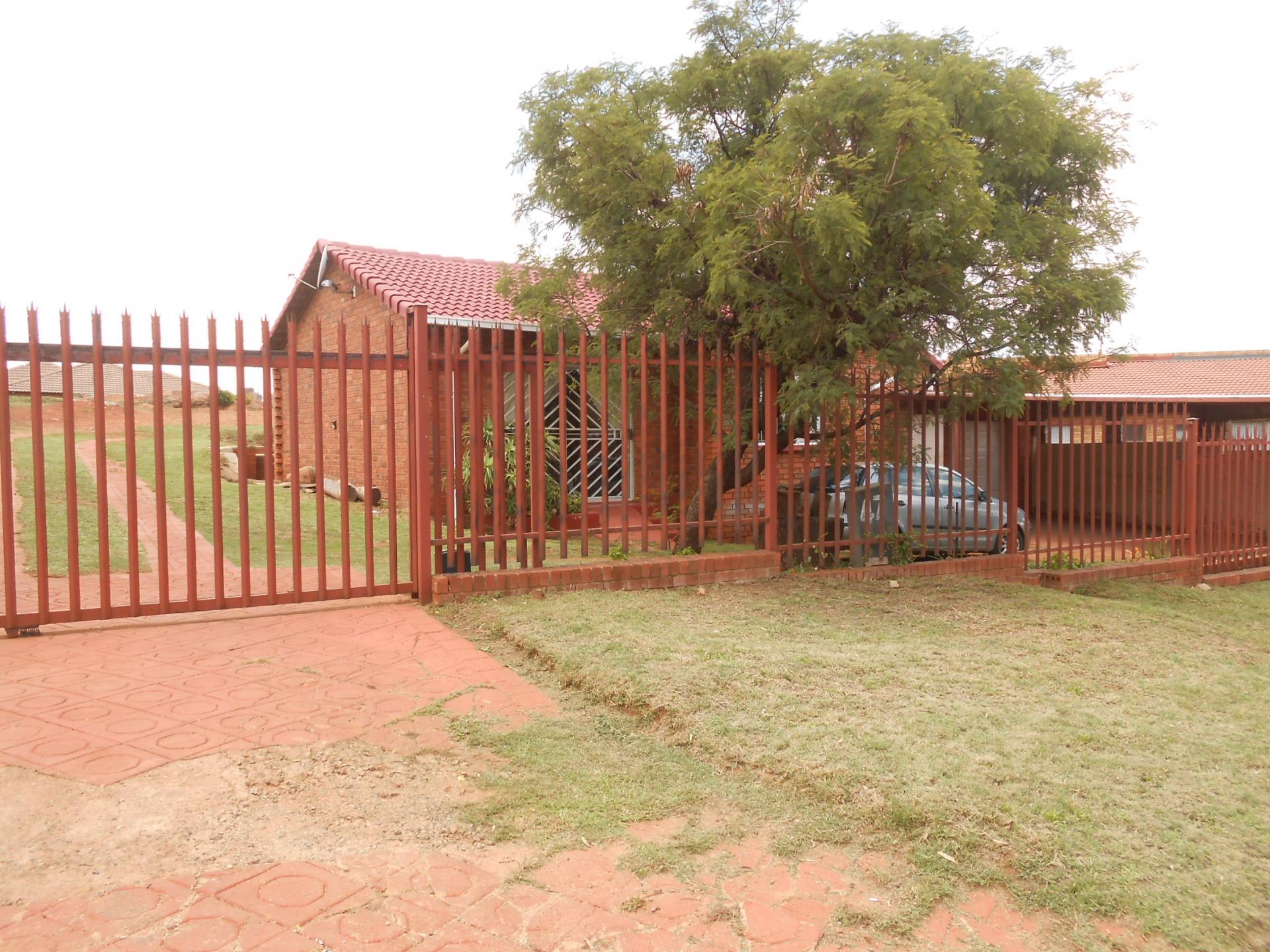 Front View of property in Naturena