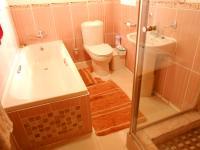 Main Bathroom - 6 square meters of property in Naturena