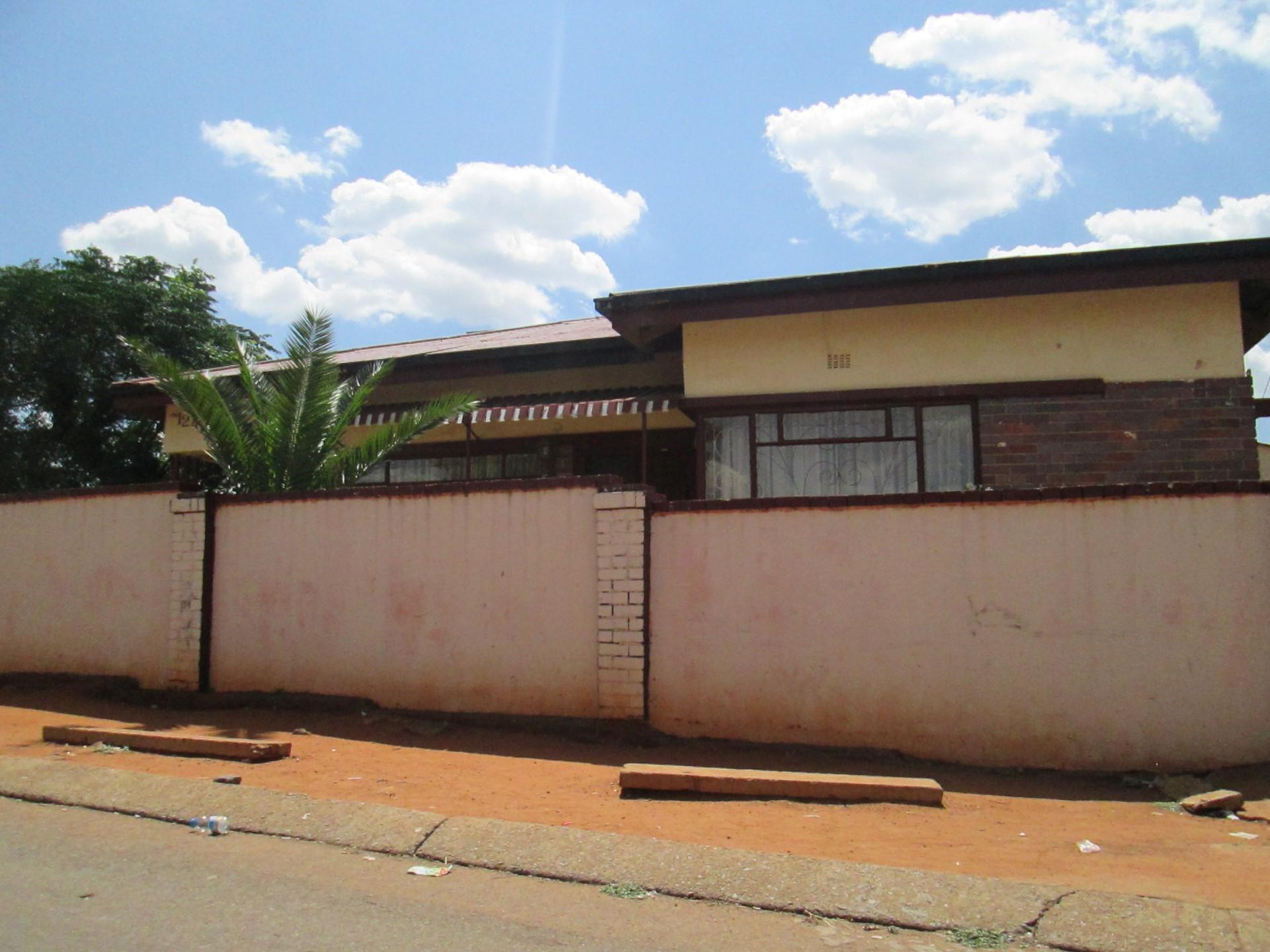 Front View of property in Mofolo North