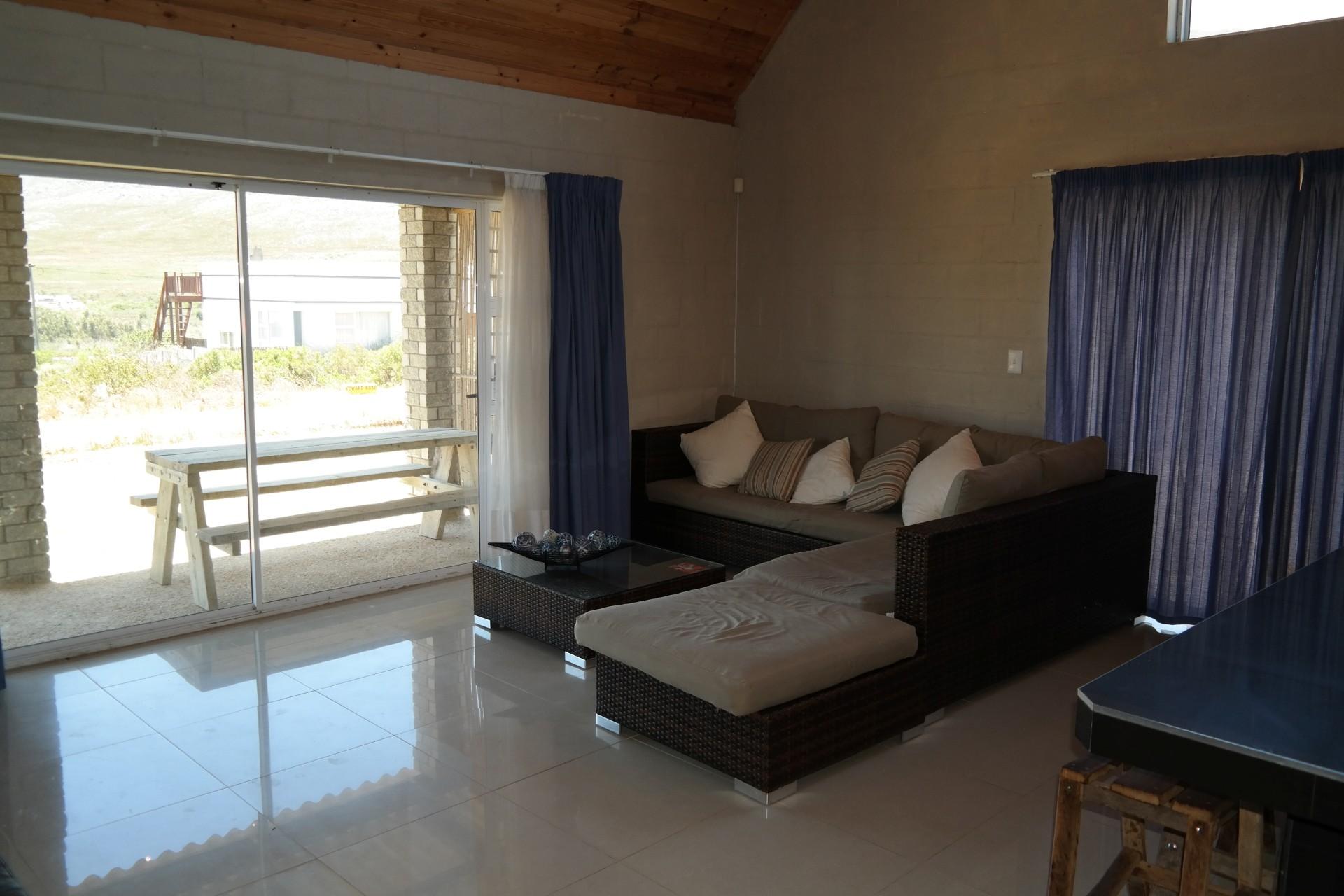 Lounges - 29 square meters of property in Pringle Bay