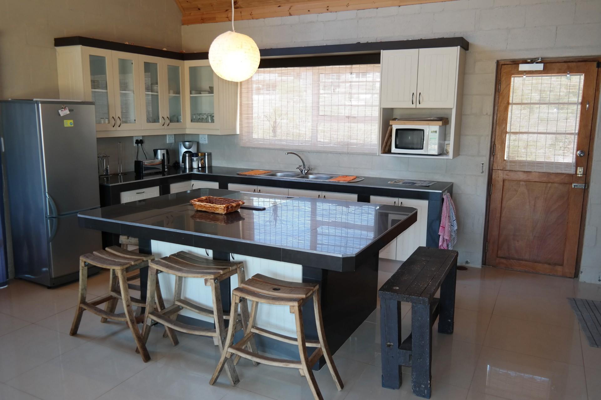 Kitchen - 22 square meters of property in Pringle Bay