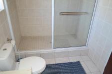 Bathroom 1 - 7 square meters of property in Pringle Bay