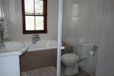 Bathroom 1 - 7 square meters of property in Franschhoek