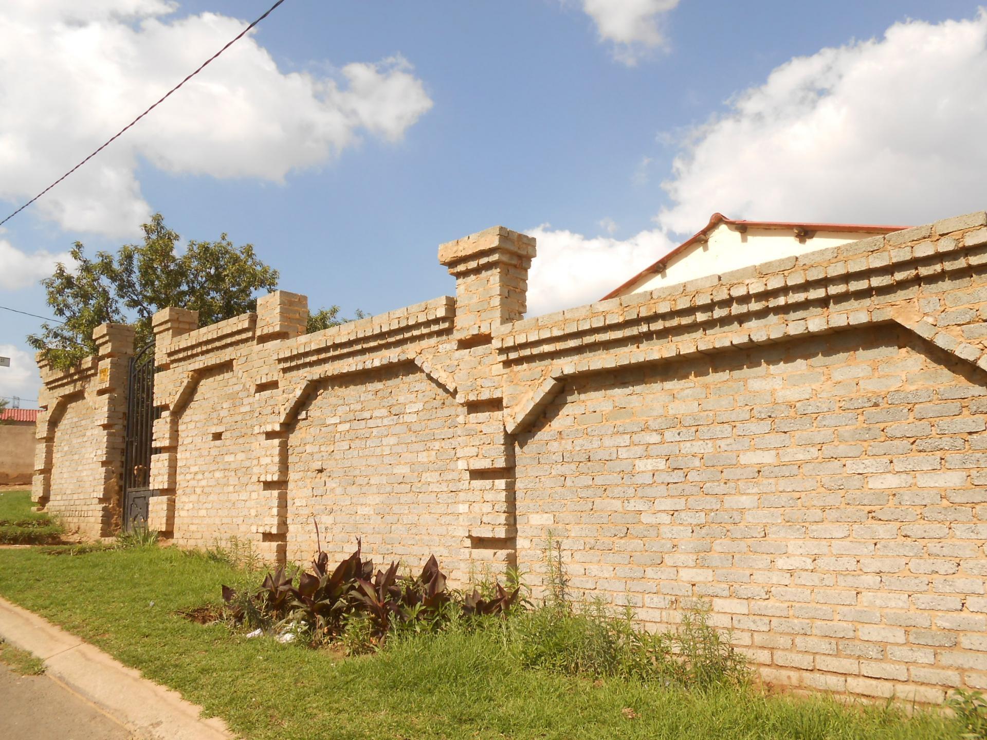 Front View of property in Bram Fischerville