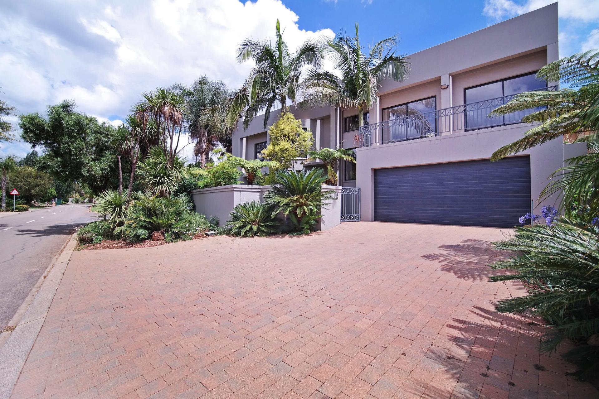 Front View of property in Silver Lakes Golf Estate