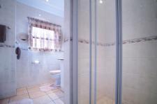 Bathroom 1 - 10 square meters of property in Woodhill Golf Estate