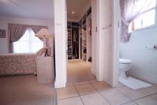 Main Bedroom - 25 square meters of property in Woodhill Golf Estate