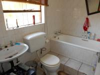 Bathroom 3+ - 5 square meters of property in Glen Donald A.H